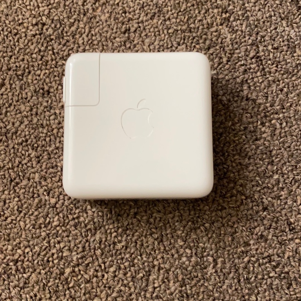 Apple charger 61 W USB-C power Adapter